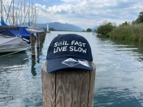 Besticktes "sail fast live slow" Kinder-Cap